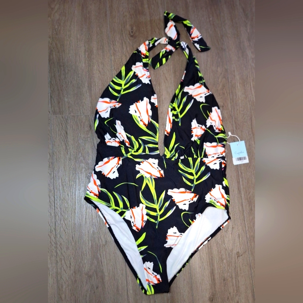 New Cupshe Halter Bathingsuit Womans Sz XXL One Piece